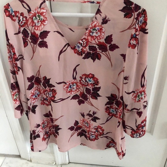 Beautiful pink flowered flowing top,very pretty ! - Picture 5 of 8